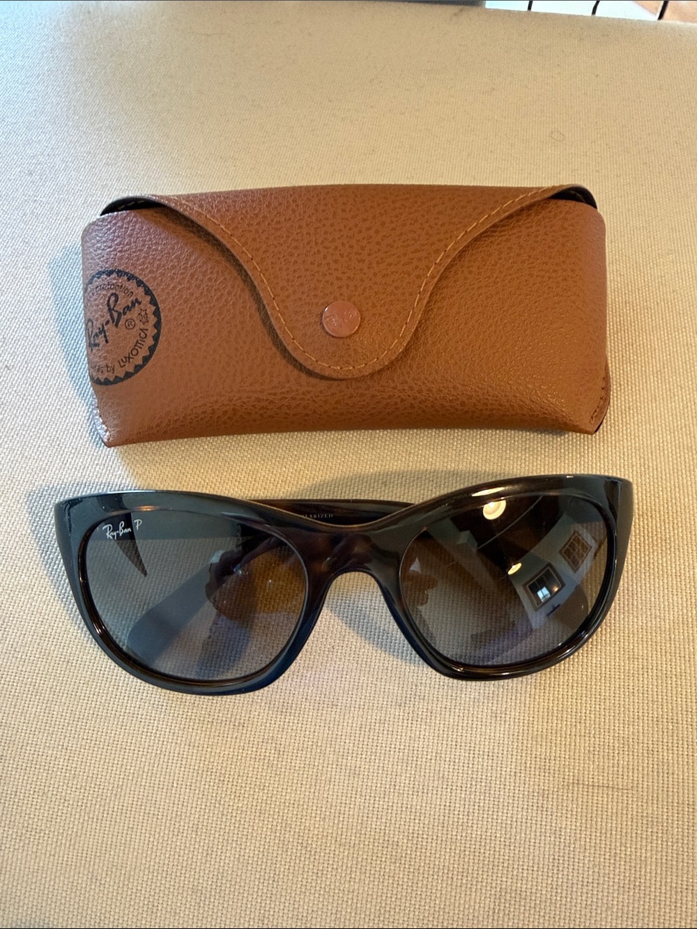 Ray-Ban Black Tortoise Cat Eye Sunglasses with Brown Case - Picture 1 of 4